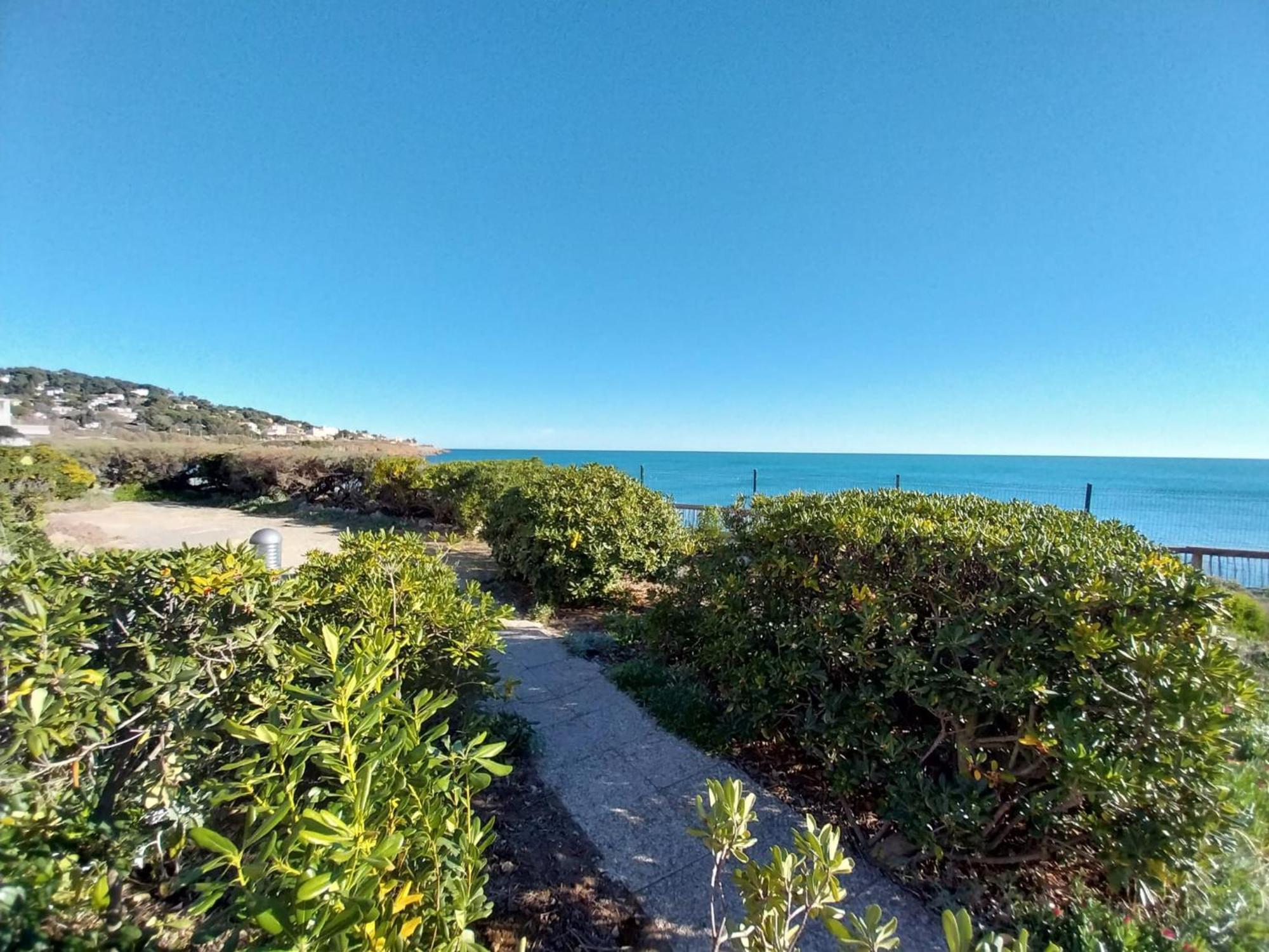 40 M², 1Ere Ligne Mer, Dernier Etage Avec Ascenseur Sete Exterior photo